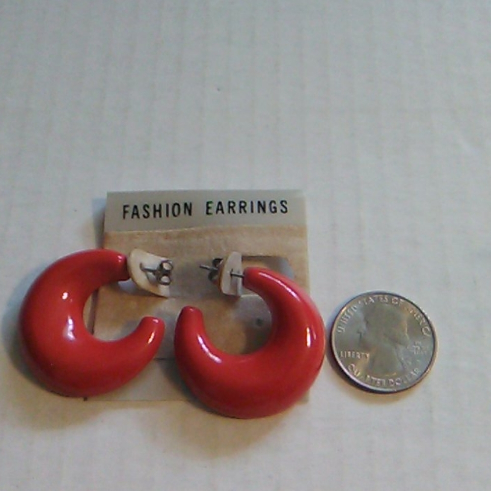 New Red hoop earrings - Picture 2 of 4